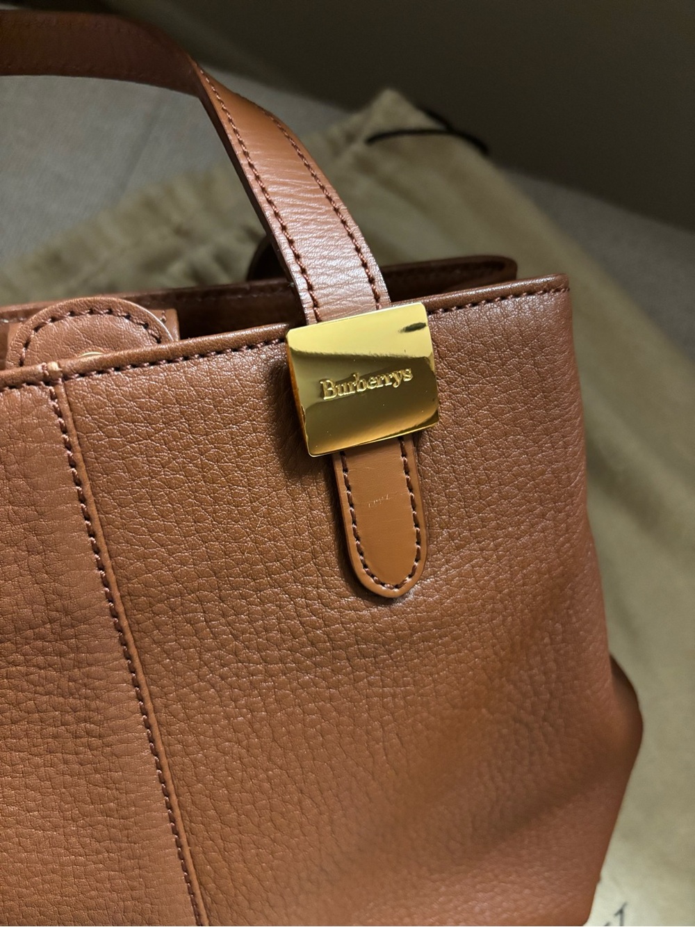 Compact vintage Burberrys Brown Leather Top-Handle bag with Gold Hardware - Picture 5 of 15